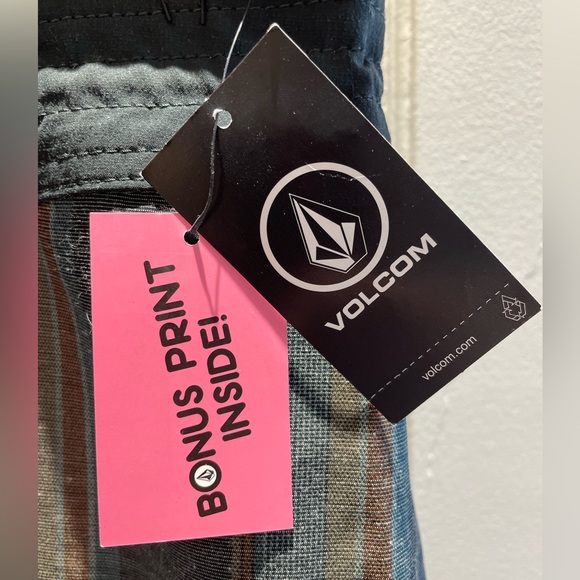 Totally awesome board shorts, dude! - Picture 6 of 7